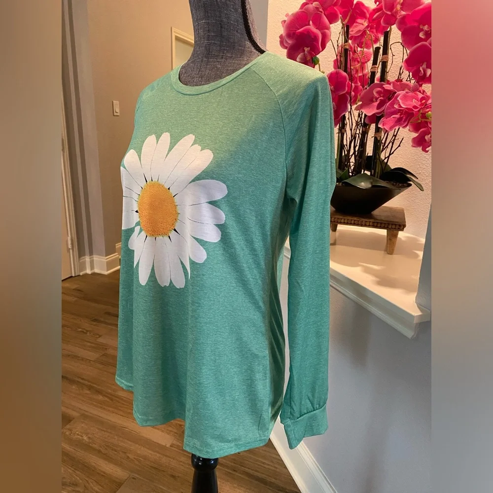 NWT Womanโs Long Sleeve Tee Shirt- Daisy ๐ผ size large - Picture 6 of 7